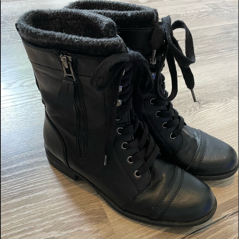 [LimeLight] EUC Women’s size 8 black combat boots. Zippered sides. Sweater cuff.